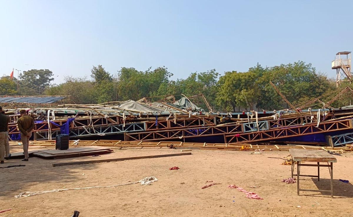 दिल्ली के जवाहर लाल नेहरू स्टेडियम में गिरा पंडाल, 12 घायल; 20 से ज्यादा बचाए गए