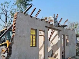 नोएडा : जेवर एयरपोर्ट के पास भूमाफियों पर एक्शन, 100 करोड़ रुपये से अधिक की जमीन करवाई खाली नोएडा : जेवर एयरपोर्ट के पास भूमाफियों पर एक्शन, 100 करोड़ रुपये से अधिक की जमीन करवाई खाली