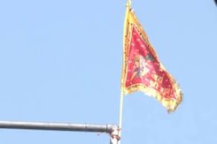 कमलनाथ के घर पर लगा भगवा, समझिए इसके क्या हैं मायने कमलनाथ के घर पर लगा भगवा, समझिए इसके क्या हैं मायने