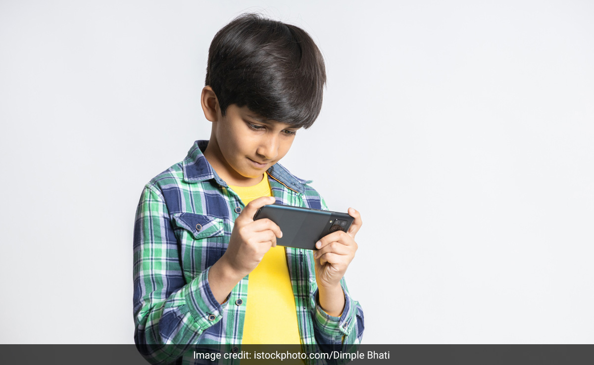 बच्चे को मोबाइल देने से पहले ऑन कर दें ये सेटिंग, फिर कभी नहीं दिखेगा गलत कंटेंट