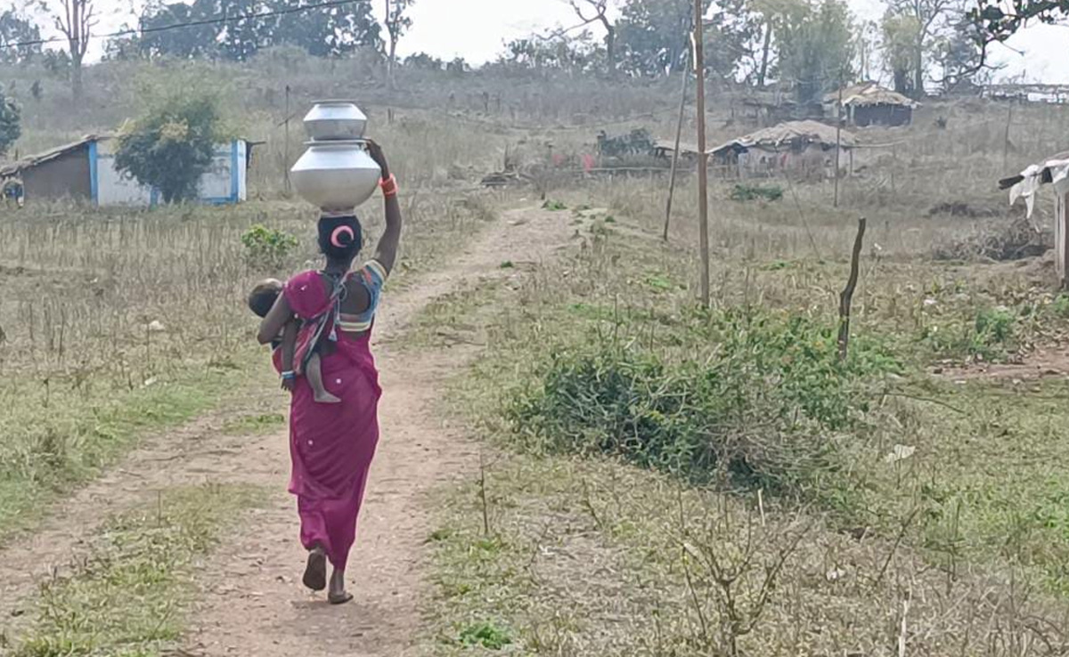 आजादी के 75 साल बाद भी मूलभूत सुविधाओं को तरस रहे राष्ट्रपति के दत्तक पुत्र, जानें सौरू गांव का हाल