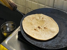 तवा काला हो गया है तो बस एक रुपये की इस चीज से एकदम चमक जाएगा, यह है साफ करने का आसान तरीका तवा काला हो गया है तो बस एक रुपये की इस चीज से एकदम चमक जाएगा, यह है साफ करने का आसान तरीका