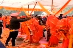 उत्तर प्रदेश में शादी घोटाला...2 अधिकारियों समेत 15 लोग गिरफ़्तार उत्तर प्रदेश में शादी घोटाला...2 अधिकारियों समेत 15 लोग गिरफ़्तार