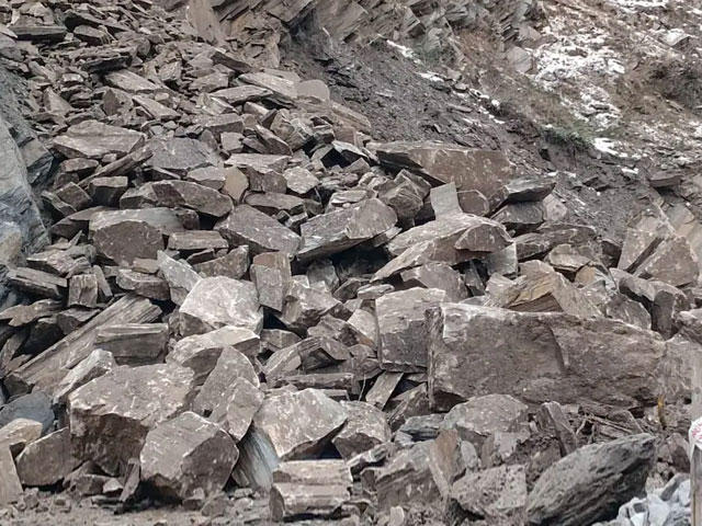 Massive Landslide At Jammu-Srinagar Highway, Hundreds Of Vehicles Stranded