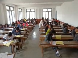 पिता का अंतिम संस्कार करने के कुछ घंटों बाद बोर्ड परीक्षा में शामिल हुआ छात्र पिता का अंतिम संस्कार करने के कुछ घंटों बाद बोर्ड परीक्षा में शामिल हुआ छात्र