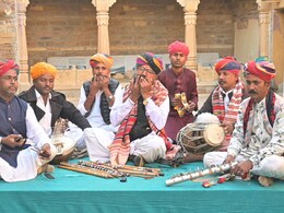 Jaisalmer Desert Festival का अंतिम दिन आज, कुलधरा में रंगोली, मांडणा एवं वॉल पेटिंग देख मंत्र मुग्ध हुए पर्यटक Jaisalmer Desert Festival का अंतिम दिन आज, कुलधरा में रंगोली, मांडणा एवं वॉल पेटिंग देख मंत्र मुग्ध हुए पर्यटक