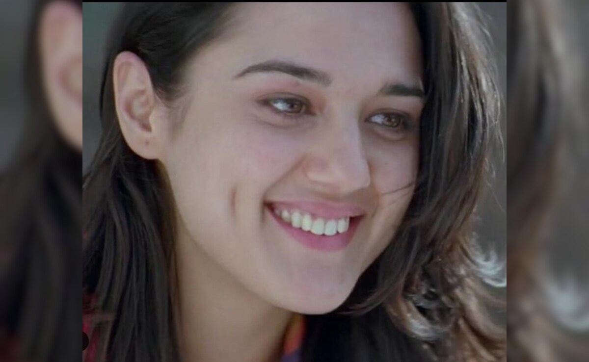 Preity Zinta Recalls Mani Ratnam Asking Her To Wash Off Makeup Before A Scene In <i>Dil Se</i>: "Thought He Was Joking"