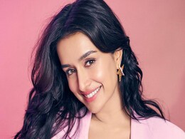 Bollywood News : श्रद्धा कपूर ने किसको किस करने के लिए कहा? पूछा-'कौन सा दिन मना रहे हैं निब्बा-निब्बी' Bollywood News : श्रद्धा कपूर ने किसको किस करने के लिए कहा? पूछा-'कौन सा दिन मना रहे हैं निब्बा-निब्बी'