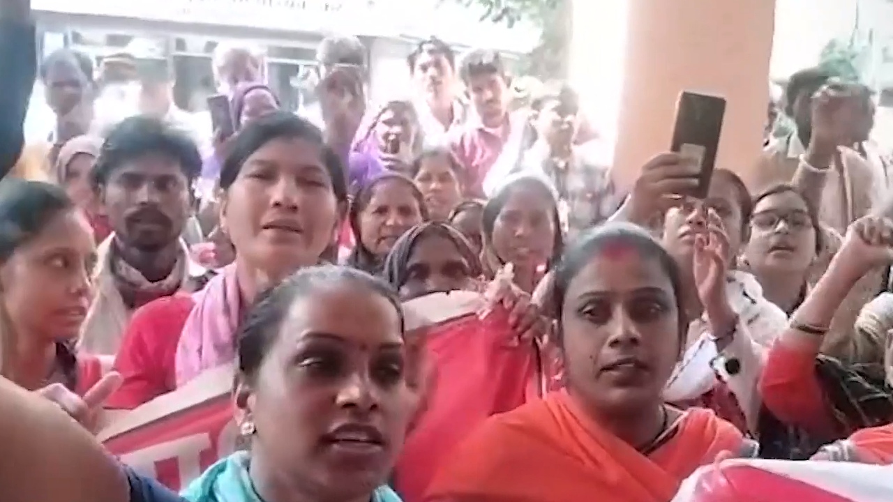 इंदौर में आशा उषा कार्यकताओं ने  किया प्रर्दशन, कर डाली ये मांग