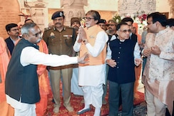 Amitabh Bachchan Visits Ayodhya, Seeks Blessings At Ram Temple Amitabh Bachchan Visits Ayodhya, Seeks Blessings At Ram Temple