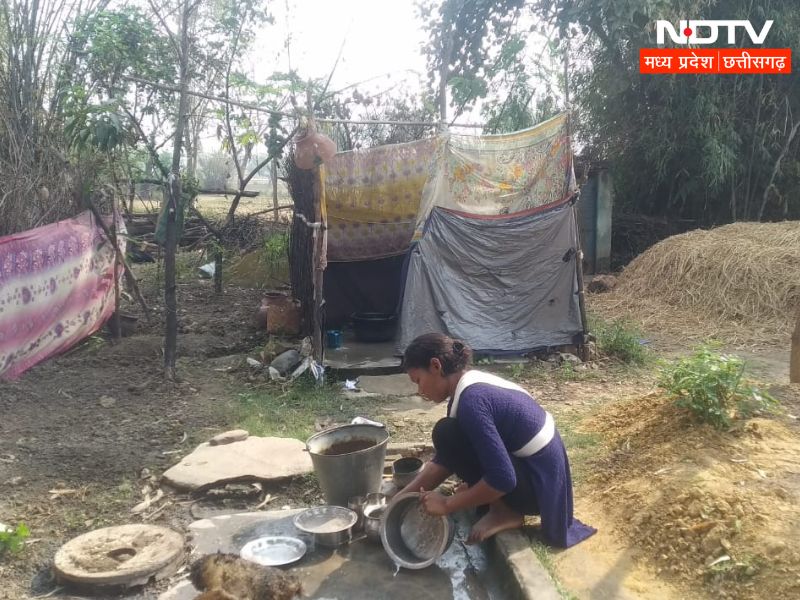 Baikunthpur: नहानी घर के लिए 3 लाख 77 हजार का भुगतान, 18 महीने बाद भी नहीं शुरू हुआ निर्माण कार्य