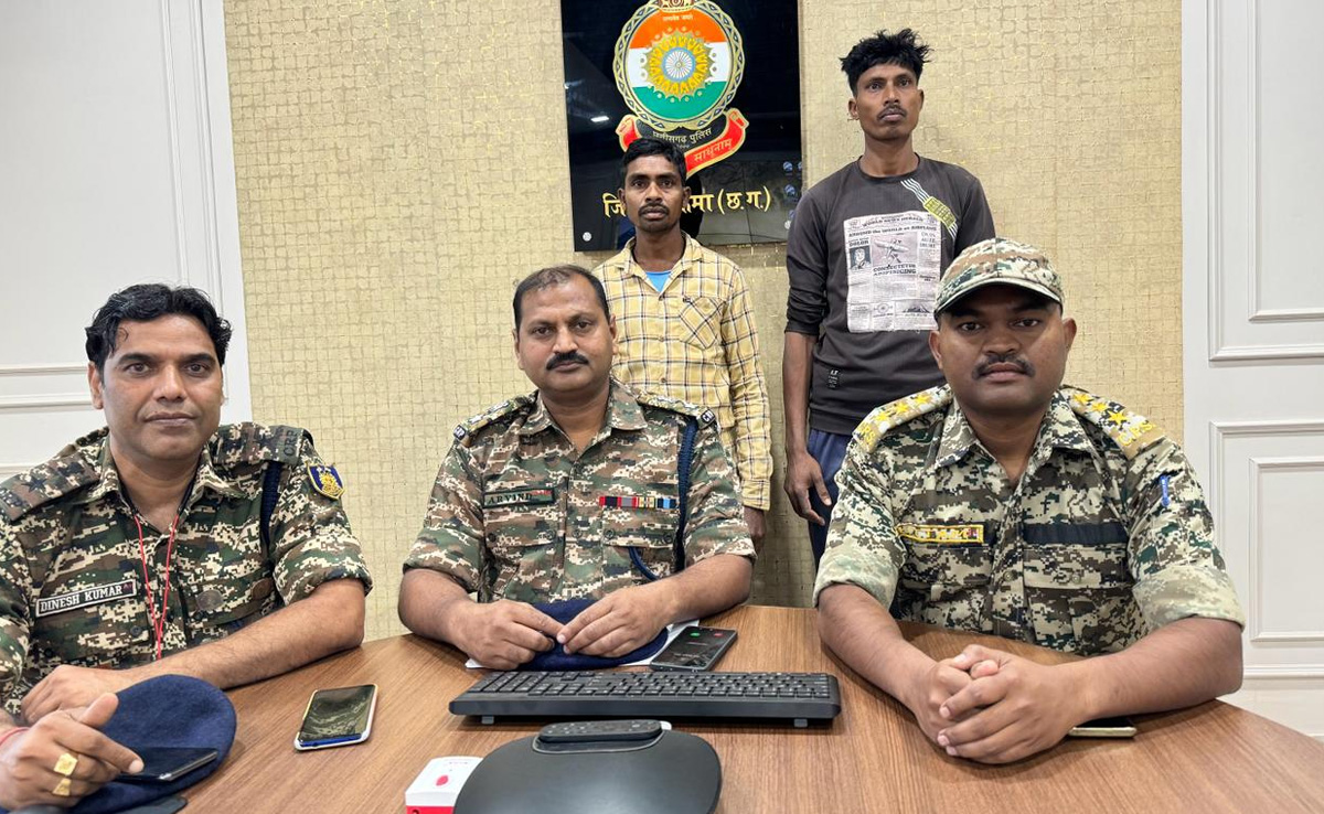 Naxalite In Chhattisgarh : "पूना नर्कोम" अभियान से प्रभावित होकर दो नक्सलियों ने किया आत्मसमर्पण, एक पर था दो लाख का इनाम...