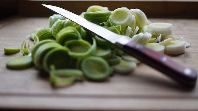 Including leeks in your diet can be a nutritious choice, whether consumed raw in salads or cooked