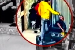 दिल्ली: सैलून में दो लोगों की गोली मारकर हत्या, जांच में जुटी पुलिस दिल्ली: सैलून में दो लोगों की गोली मारकर हत्या, जांच में जुटी पुलिस