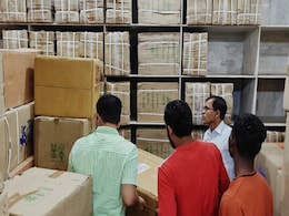 दुकान में मिले क्षमता से कहीं अधिक 5 हजार किलोग्राम पटाखे, प्रशासन ने की सील दुकान में मिले क्षमता से कहीं अधिक 5 हजार किलोग्राम पटाखे, प्रशासन ने की सील