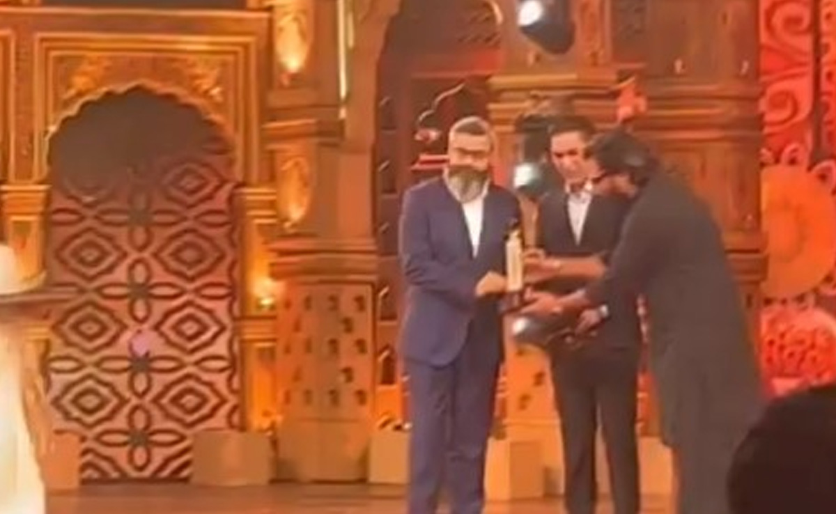 खून खराबे और टॉक्सिक रिलेशन से भरी इस फिल्म के लिए डायरेक्टर को दिया गया अवॉर्ड, पहचाना कौनसी है ये फिल्म ?