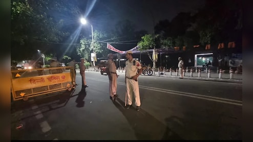 Drunk Delhi Woman Arrested For Hitting Police Barricade, Injuring Constable