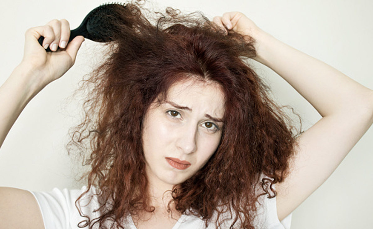 उलझे और फ्रिजी बालों को मिनटों में मुलायम बना देते हैं ये 4 हेयर मास्क, शाइनी और स्मूद हेयर पा लेंगी आप 