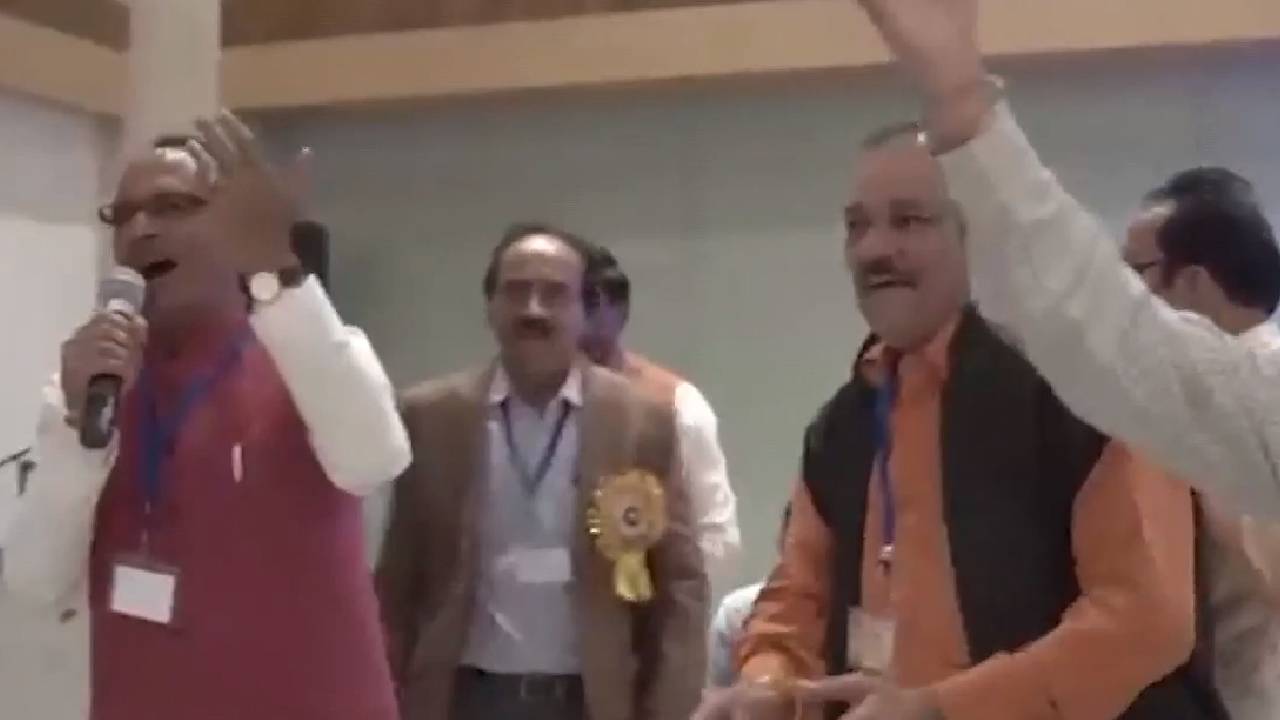 Shivraj Singh Chouhan: 'एहसान मेरे दिल पर तुम्हारा है दोस्तों...', अलग अंदाज में दिखे शिवराज सिंह