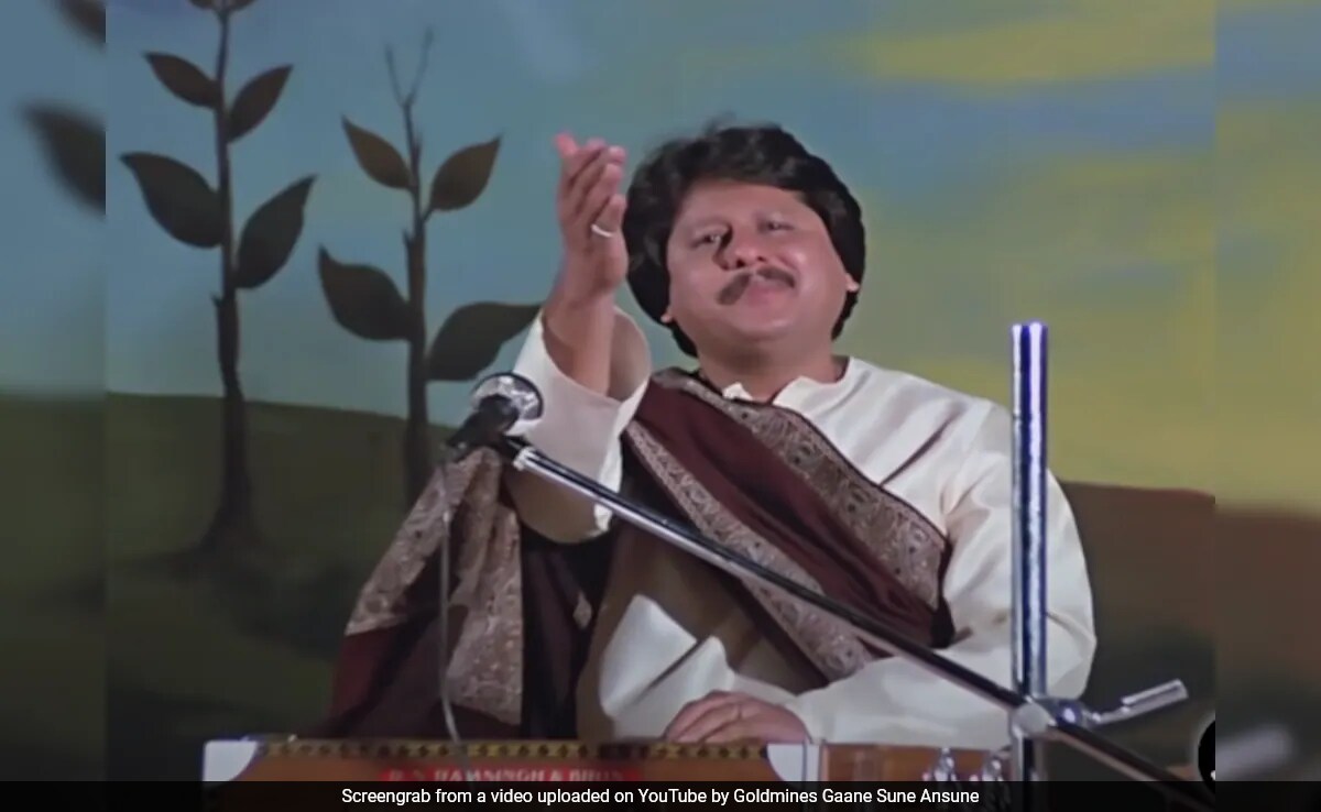 Pankaj Udhas Was A "Little Reluctant" To Sing <i>Chitthi Aayi Hai</i> In <i>Naam</i>: Mahesh Bhatt