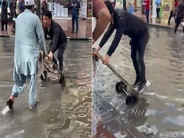 दुबई में दिखी अनोखी वॉटर टैक्सी, सिर्फ सड़क पार करने के लिए खर्च करनी पड़ती है मोटी रकम दुबई में दिखी अनोखी वॉटर टैक्सी, सिर्फ सड़क पार करने के लिए खर्च करनी पड़ती है मोटी रकम