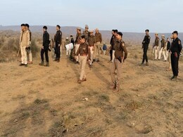 Rajasthan: गोकशी में मिलीभगत के शक में थानेदार समेत 38 पुलिसकर्मी लाइन हाजिर, IG ने 4 को किया निलंबित Rajasthan: गोकशी में मिलीभगत के शक में थानेदार समेत 38 पुलिसकर्मी लाइन हाजिर, IG ने 4 को किया निलंबित