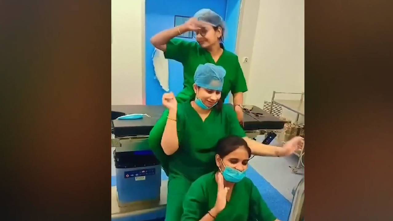 रायपुर के इस अस्पताल में इलाज छोड़ ऑपरेशन थिएटर में रील बनाना नर्सों को कैसे पड़ गया भारी?