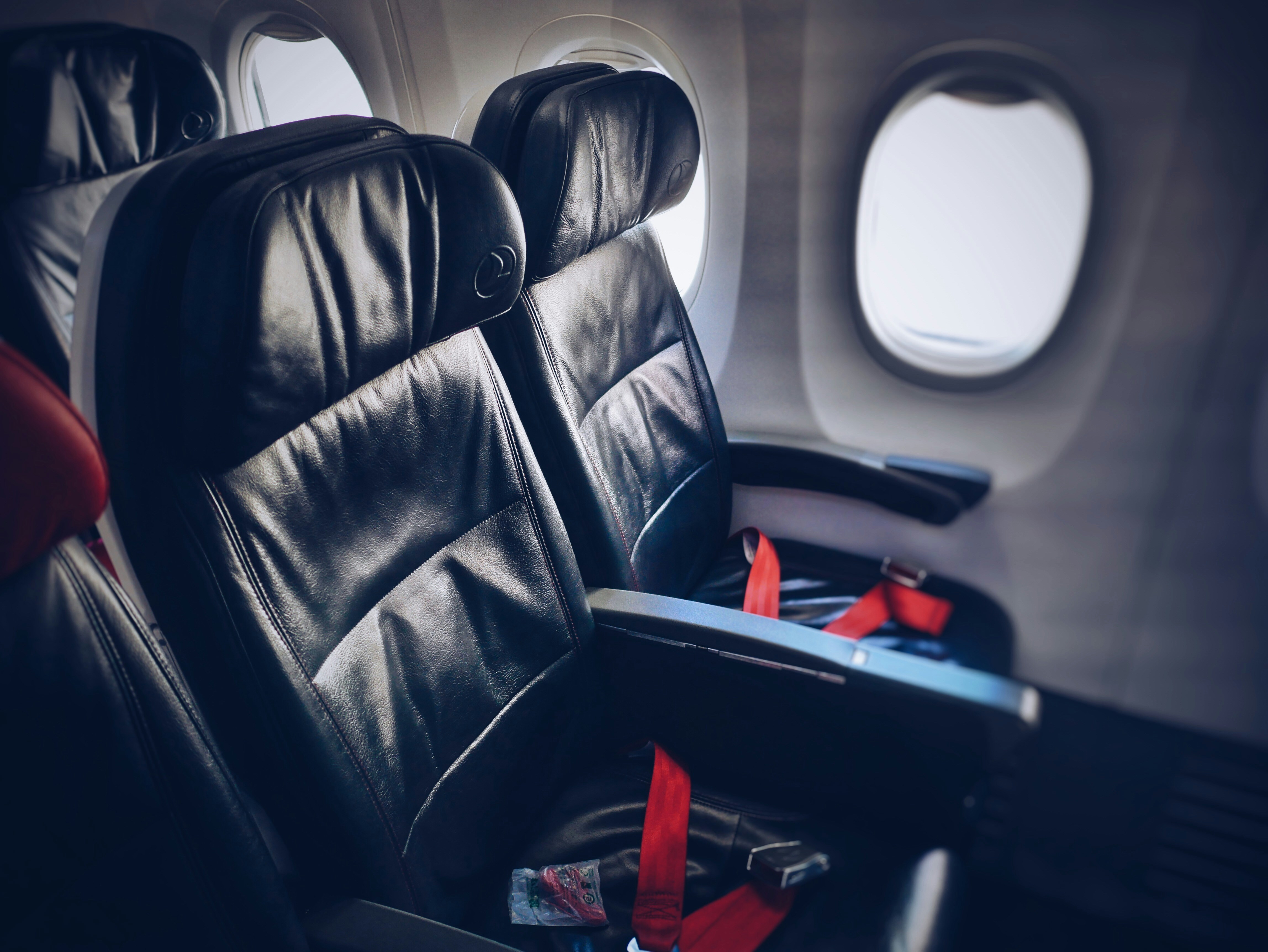 Plane Passenger Refuses To Let Man Sit In Empty Seat He Paid For, Internet Defends Him
