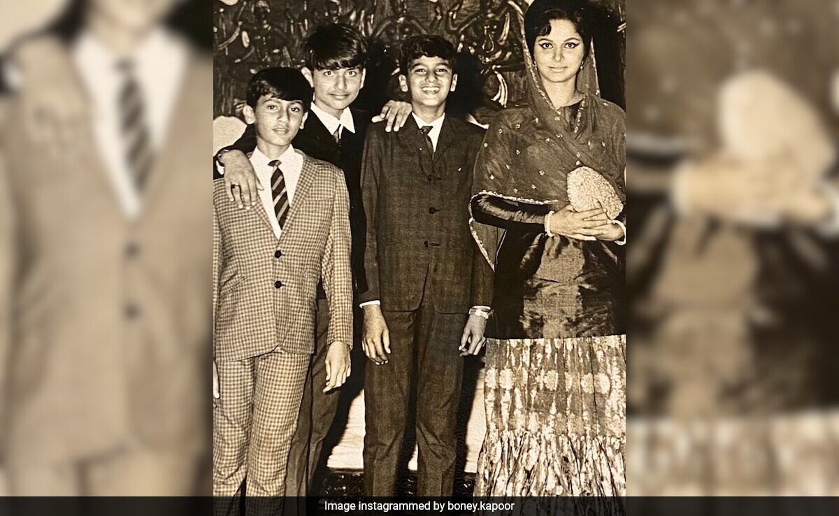 Can You Identify The "3 Musketeers" With Waheeda Rehman In This Pic?