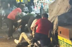 Video: Cops Throw Punches, Clash With Thieves Near Rajasthan's Ajmer Dargah Video: Cops Throw Punches, Clash With Thieves Near Rajasthan's Ajmer Dargah