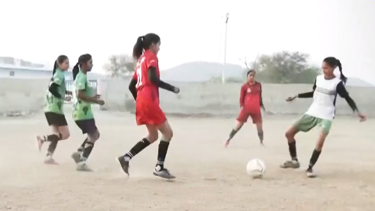 Rajasthan: अजमेर जिले की लड़कियों को फुटबॉल ने कैसे दिलाई आजादी ?