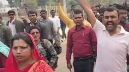 पन्ना में अतिथि शिक्षकों का हंगामा, कहा- "हमारे खाने के लाले पड़े हैं, कर्ज़ लेने की नौबत आ गई"