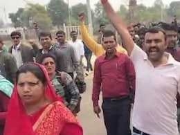 पन्ना में अतिथि शिक्षकों का हंगामा, कहा- "हमारे खाने के लाले पड़े हैं, कर्ज़ लेने की नौबत आ गई" पन्ना में अतिथि शिक्षकों का हंगामा, कहा- "हमारे खाने के लाले पड़े हैं, कर्ज़ लेने की नौबत आ गई"