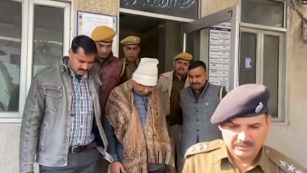 चिटफंड कंपनी के संचालक पीसी जैन को पुलिस ने हैदराबाद एयरपोर्ट से पकड़ा