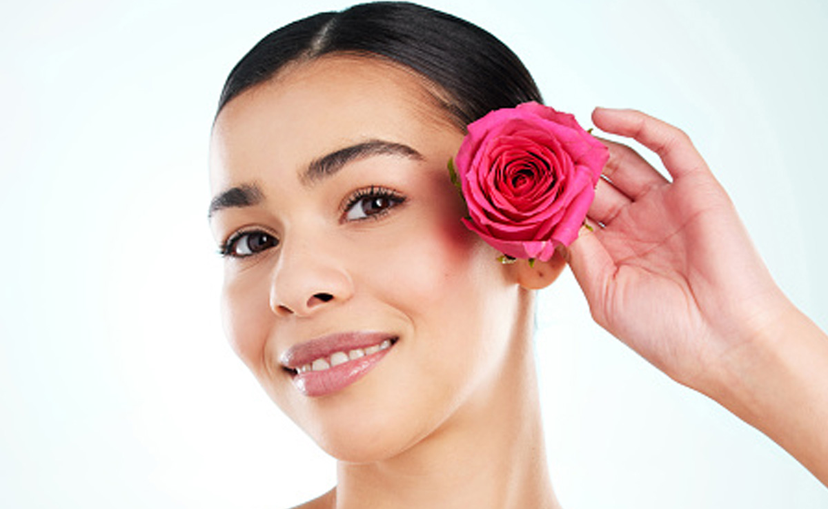 Green tea contains catechins, powerful antioxidants that help reduce inflammation