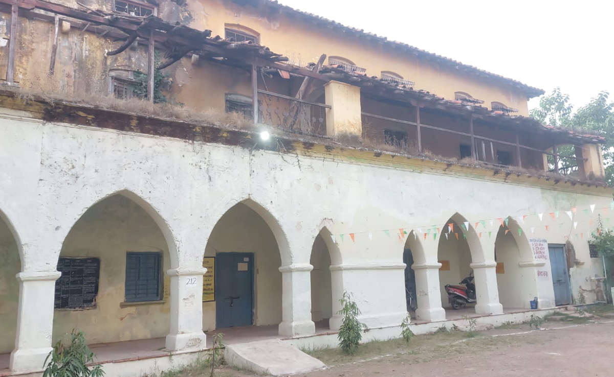 वाह रे मोहन सरकार! नारा लगाया स्कूल चलो का और चुपके-चुपके बंद कर दिए इतने स्कूल