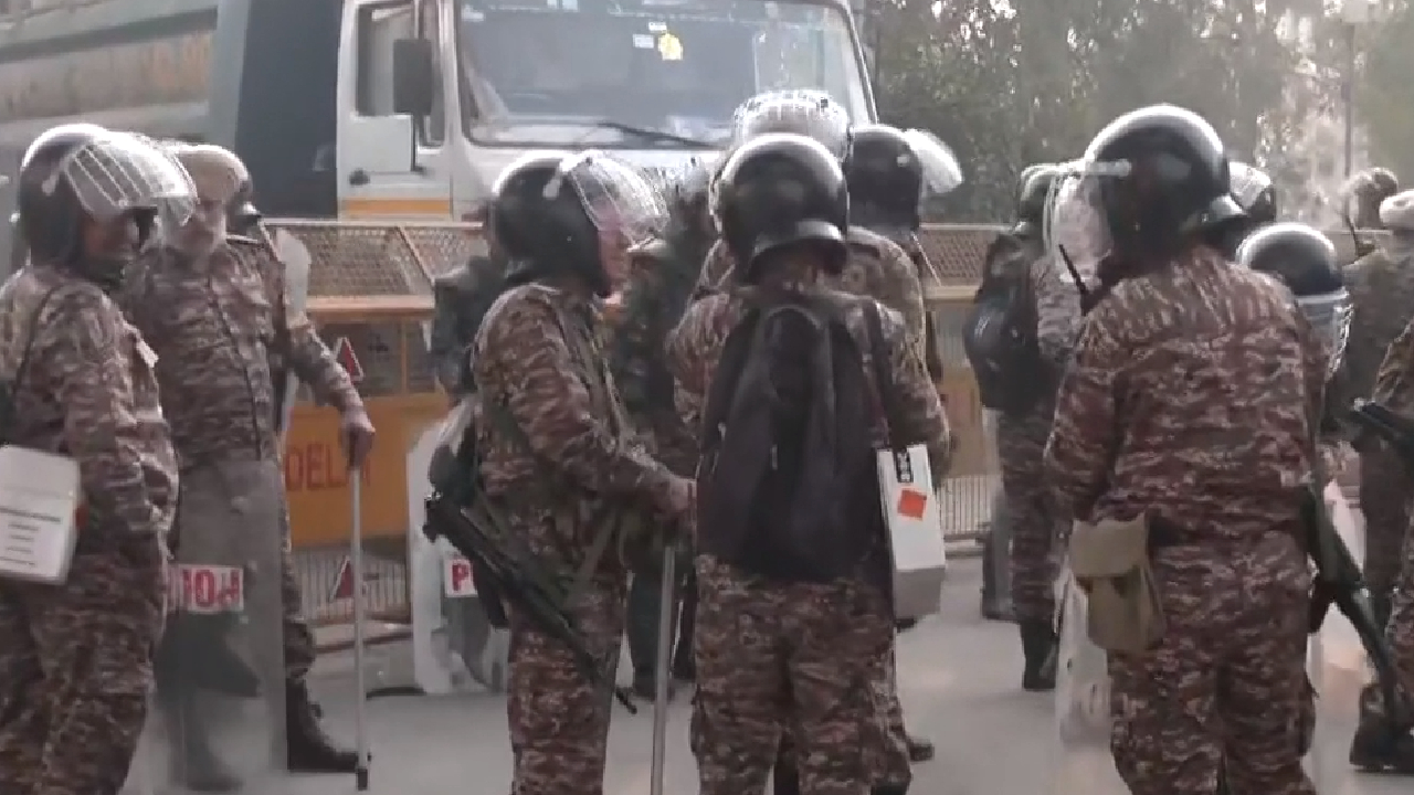 किसान आंदोलन के चलते कालिंदी कुंज बॉर्डर पर भी सुरक्षा के पुख्ता इंतजाम