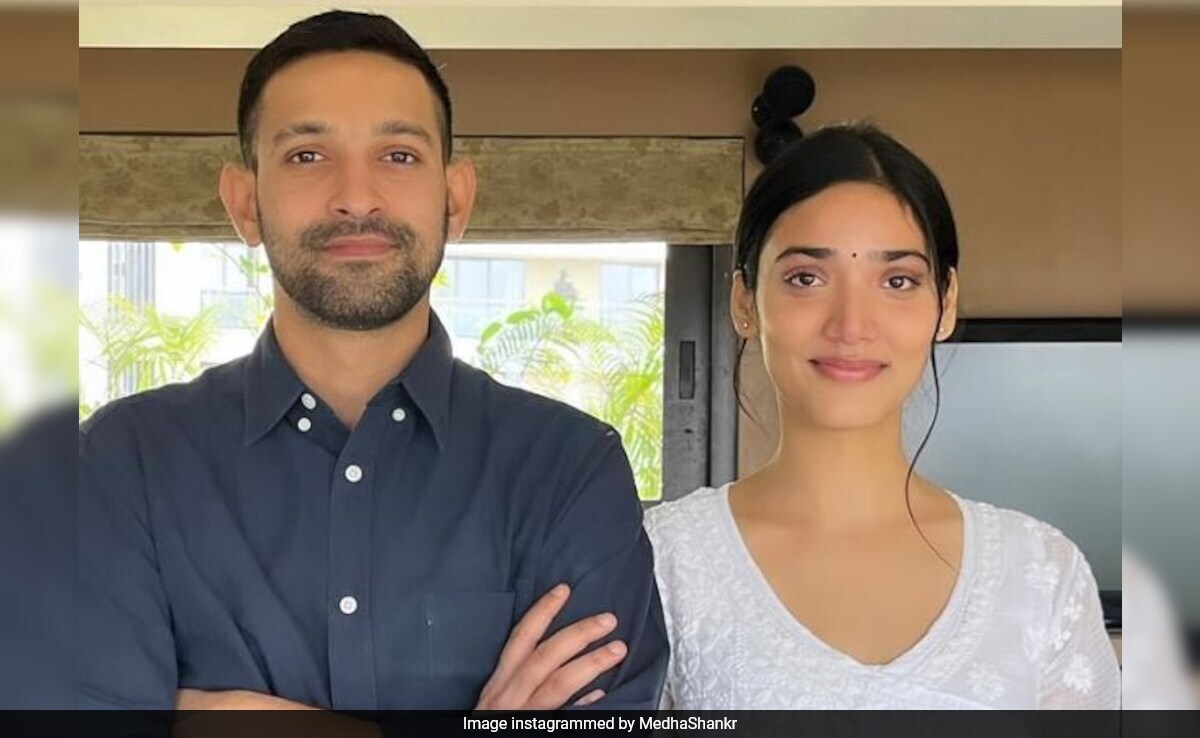 <i>12th Fail</i> Actor Medha Shankr Shares BTS Pic With Vikrant Massey
