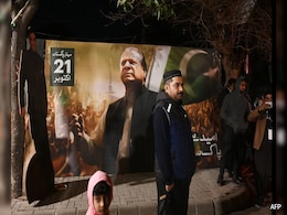पाकिस्तान के आम चुनाव में इमरान खान और शरीफ की पार्टी ने अपनी-अपनी जीत का दावा किया पाकिस्तान के आम चुनाव में इमरान खान और शरीफ की पार्टी ने अपनी-अपनी जीत का दावा किया