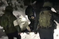 Army Evacuates Pregnant Woman Amid Heavy Snowfall In Kupwara Army Evacuates Pregnant Woman Amid Heavy Snowfall In Kupwara