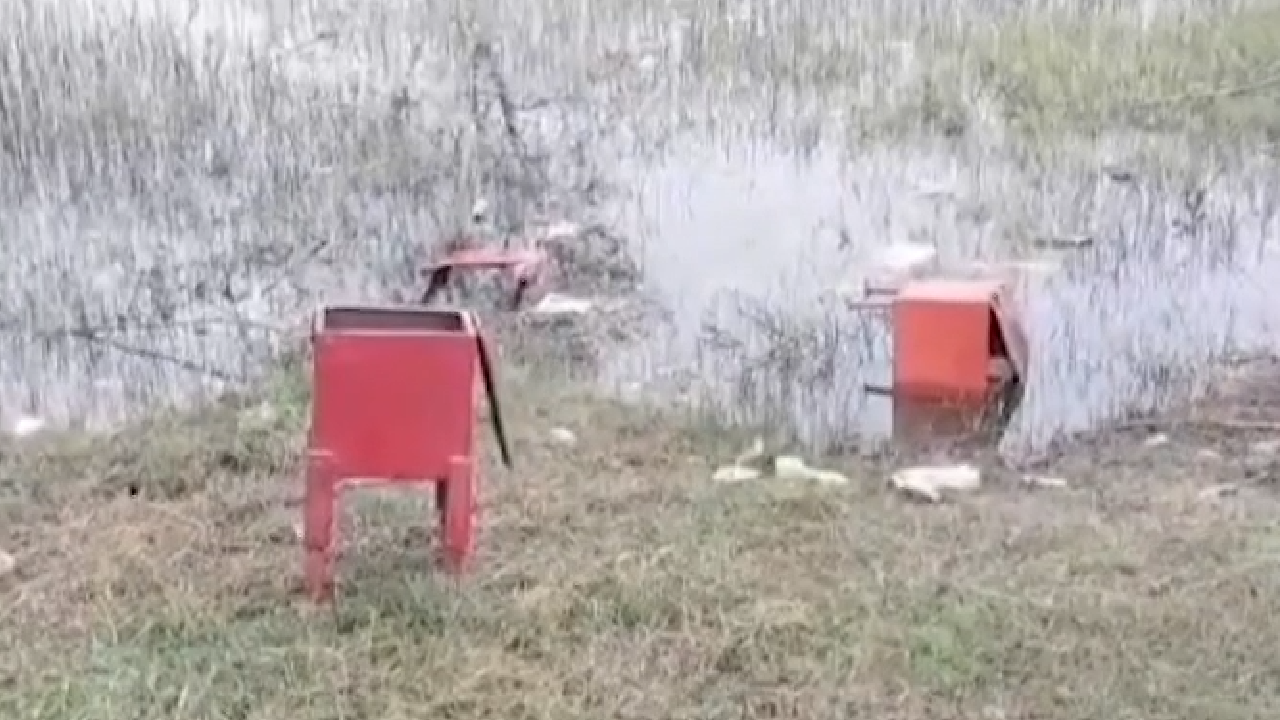 चोरों ने 3 मंदिरों को बनाया निशाना, तालाब में मिली चोरी की दान पेटियां