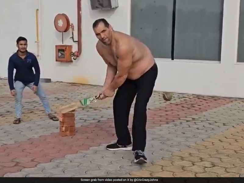 "Virat Khali": Fans React To WWE Hall Of Famer's One-Handed Shot For Six. Watch