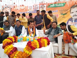 MP में 'नेताओं' का पलायन जारी, पन्ना में 500 कांग्रेसियों ने थामा BJP का 'हाथ' MP में 'नेताओं' का पलायन जारी, पन्ना में 500 कांग्रेसियों ने थामा BJP का 'हाथ'