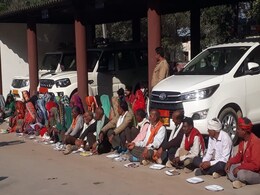 सतना की इस पंचायत में दो महीने से नहीं मिला राशन, खाली पत्तल लेकर हितग्राहियों ने कलेक्ट्रेट में डाली पंगत सतना की इस पंचायत में दो महीने से नहीं मिला राशन, खाली पत्तल लेकर हितग्राहियों ने कलेक्ट्रेट में डाली पंगत
