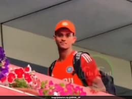 Watch: "<i>Mujhe Bhi Darr Lagta Hai</i>", Yashasvi Jaiswal's Hilarious Interaction With Fan Girl Watch: "<i>Mujhe Bhi Darr Lagta Hai</i>", Yashasvi Jaiswal's Hilarious Interaction With Fan Girl