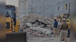कोटा में गिरा दो मंजिला मकान, मलबे में दबे चौकीदार की मौत, पत्नी भी घायल, मची अफरातफरी