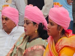 पीएम मोदी कर रहे थे वर्चुअल संवाद, सामने बैठी BJP विधायक लेती रही झपकी, वीडियो हुआ वायरल पीएम मोदी कर रहे थे वर्चुअल संवाद, सामने बैठी BJP विधायक लेती रही झपकी, वीडियो हुआ वायरल