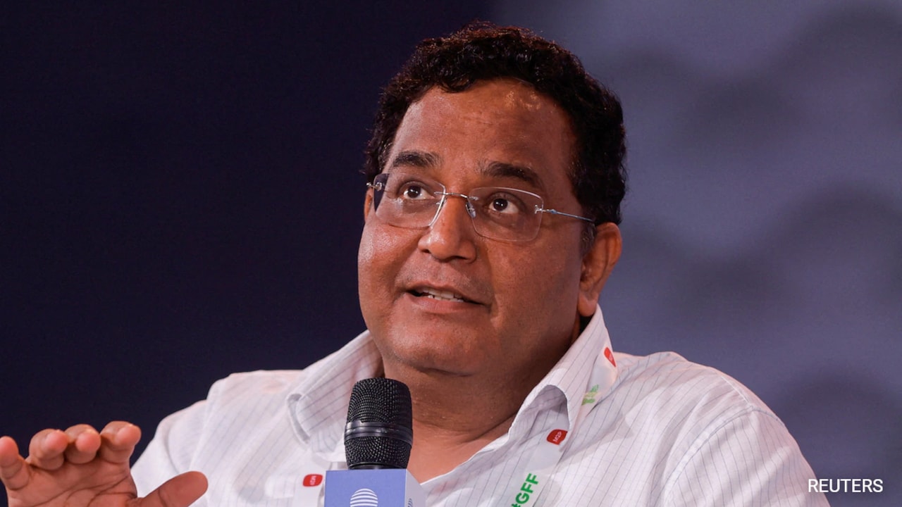 Paytm CEO Tests Claude, Gemini, ChatGPT on iPhone Duo. Here Are The Results