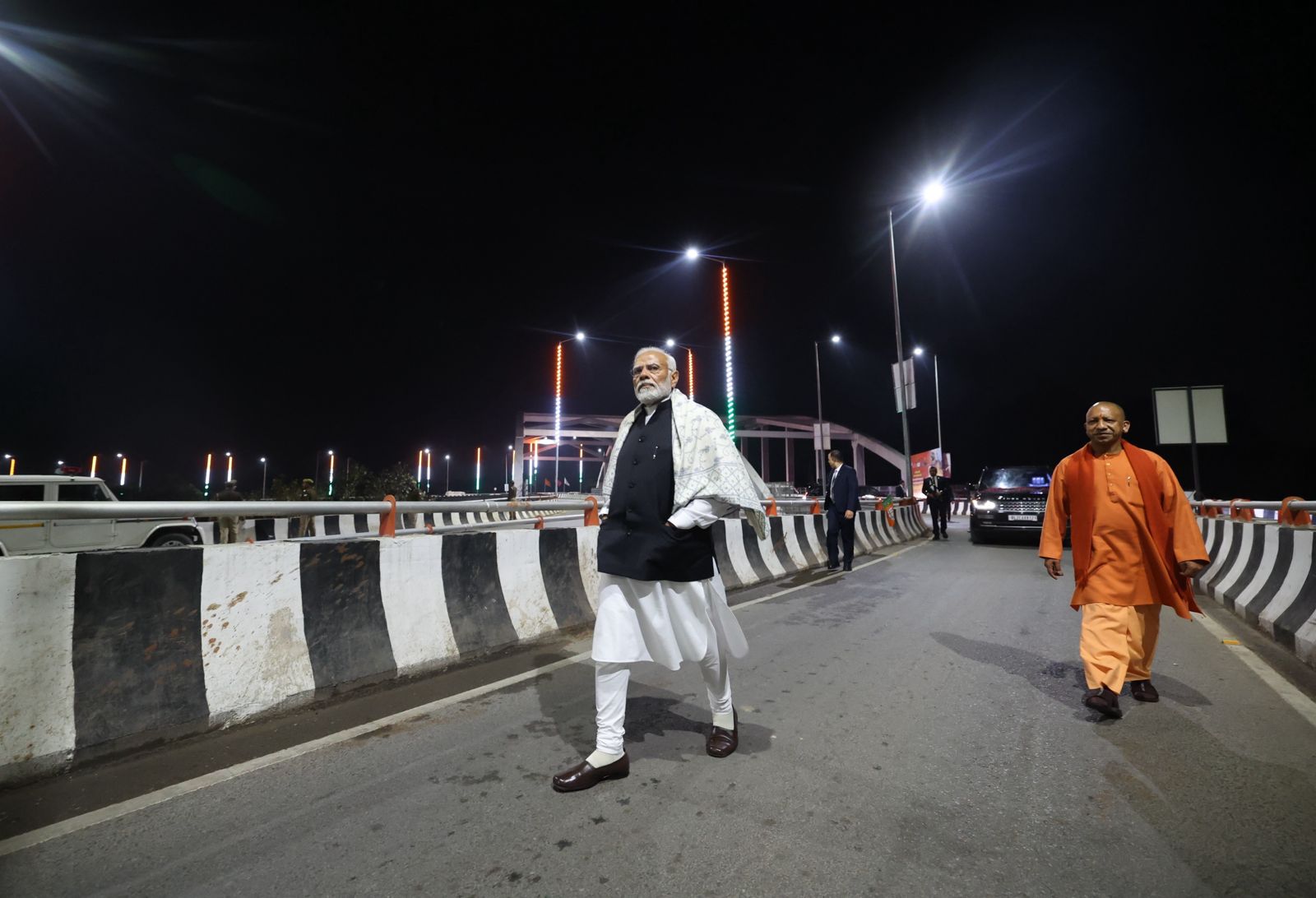 Video: PM Modi's Midnight Inspection Of Lucknow Highway With Yogi ...