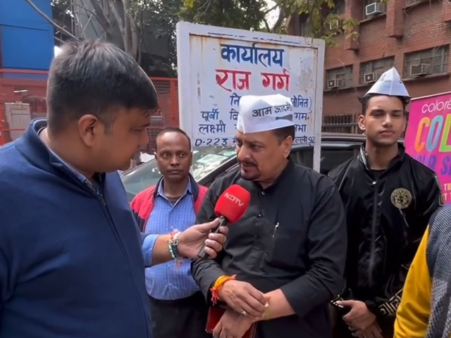 "हमें देश और संविधान बचाना है" : AAP-कांग्रेस गठबंधन पर बोले AAP कार्यकर्ता